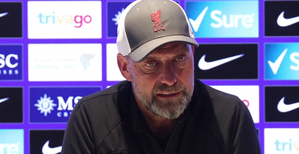 Klopp reacts to Salah's substitution against Chelsea