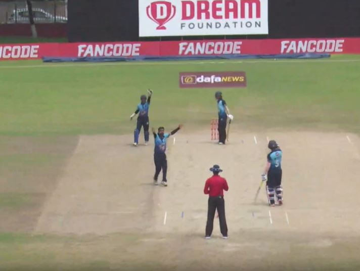 3 for 19! Pushparaj Sharma demolishes Barak