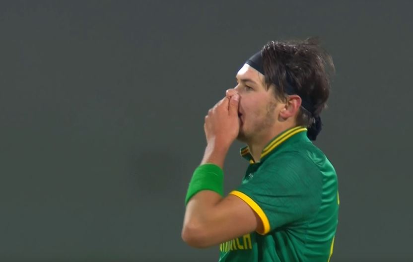 4-fer! Gerald Coetzee cleans up the tail