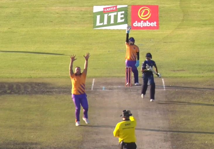 Darren van Wyk quells Namib Desert Lions with 3/11
