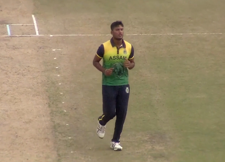 4-fer! Mukhtar Hussain steals the show