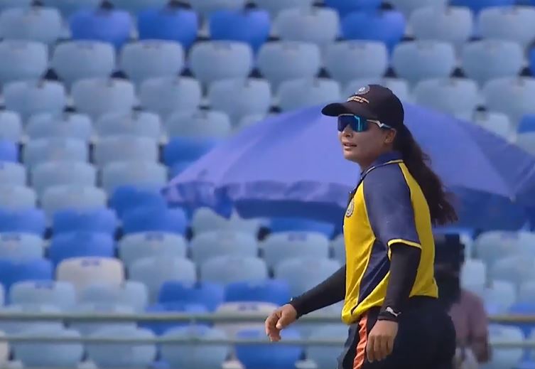 3 for 10! Tarannum Pathan sparkles with the ball