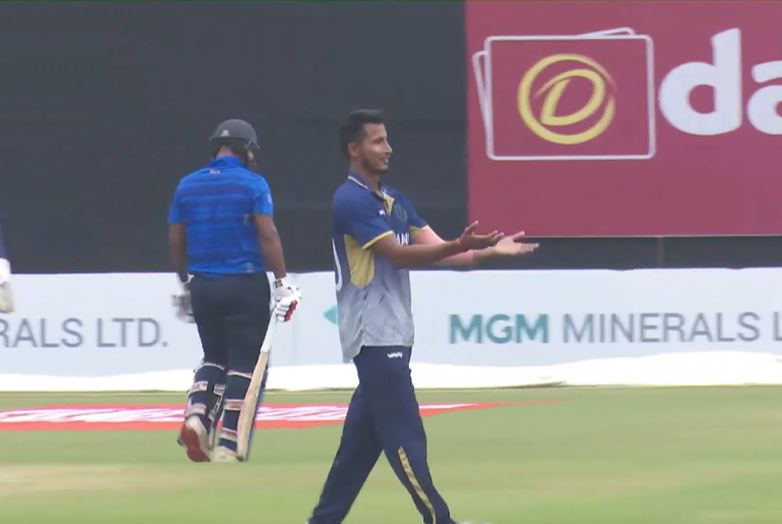 4 for 28! Supriyo Chakraborty delivers disciplined spell
