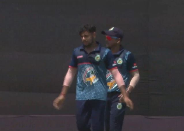 Rohit Singh's magnificent 3-fer goes in vain