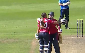 Amy Hunter propels Dragons to 271 with her valiant century