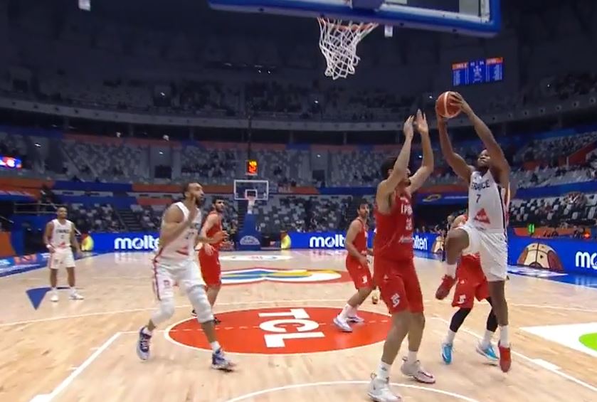 France 82-53 Iran