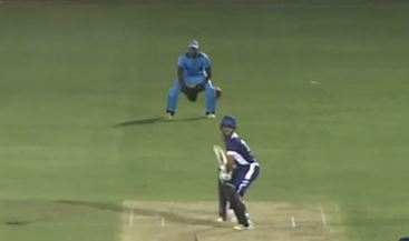 68* off 52! Usman Khan wins it for Blitzers