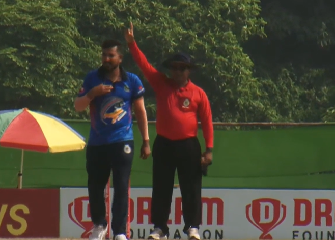 Rahul Singh runs rings around Manas with a 4-fer