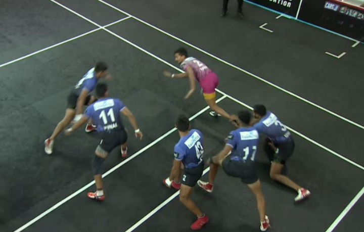 Periyar Panthers waltz past feeble Kaziranga Rhinos 48-34