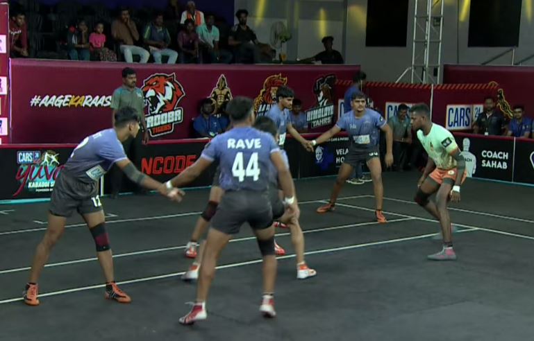 Chola Veerans upset Periyar Panthers by 17 points