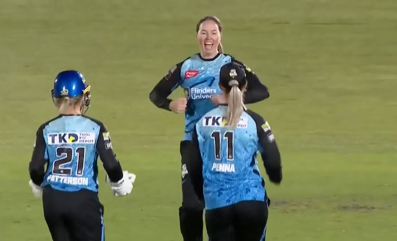 Schutt, Wellington deliver as Adelaide Strikers register 148-run win