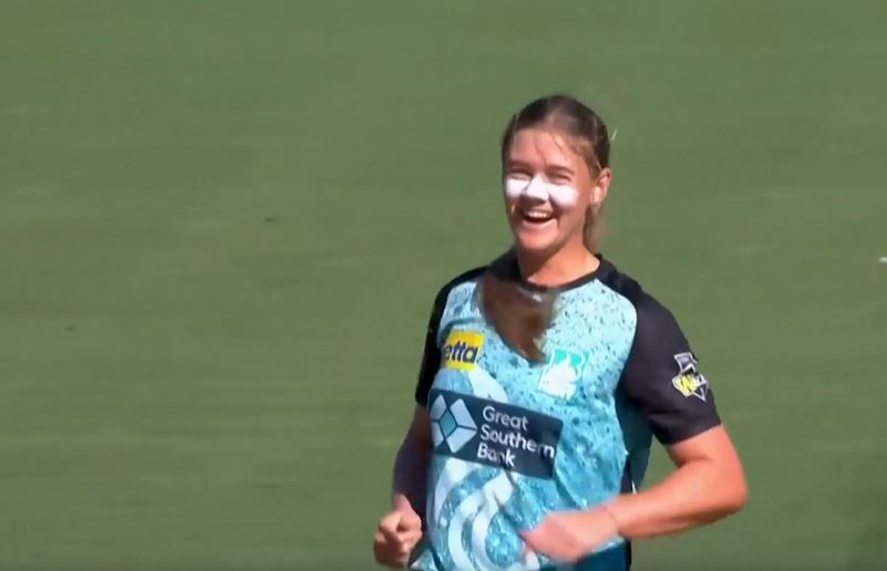 4 for 27! Courtney Sippel gives the finishing touch