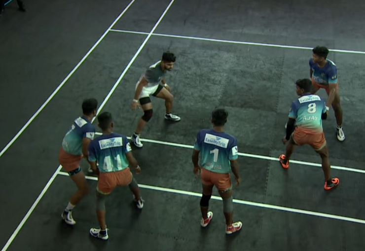 7 Successful Tackles! Rehan Sheikh stands tall for Chambal Challengers