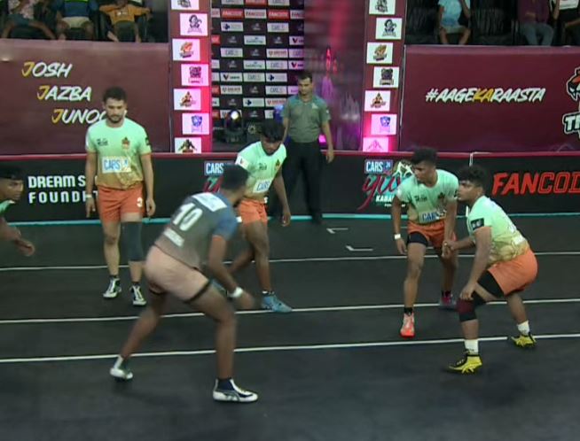 Vinith Munichamy puts Nilgiri Knights on the backfoot