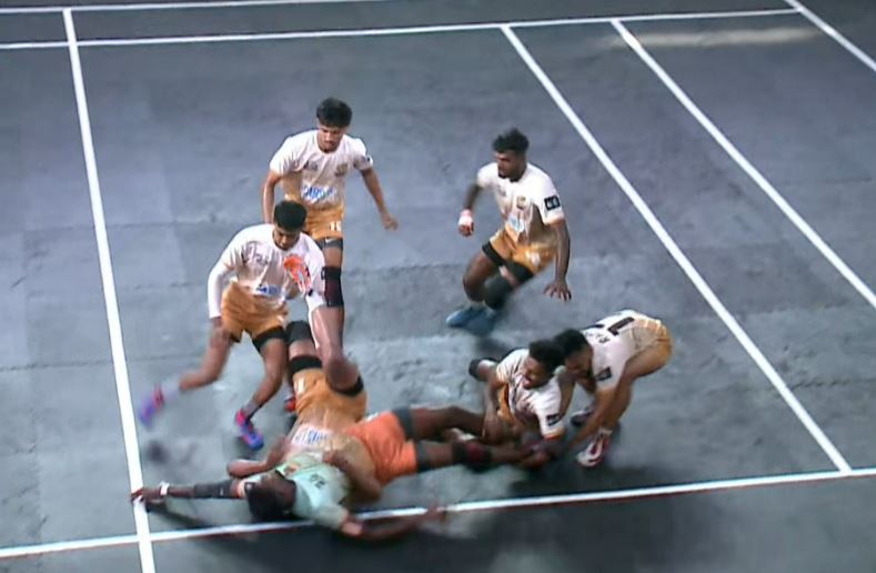 Arunkumar Anjapuli sizzles with Kamaal performance