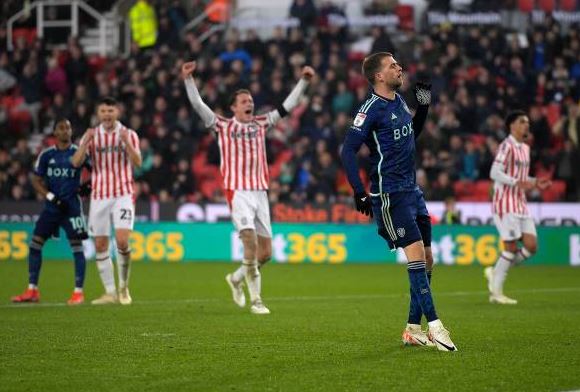1-0! Pascal Struijk's own goal costs Leeds 3 points against Stoke City