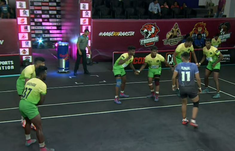 37-18! Palani Tuskers overcome meek Periyar Panthers