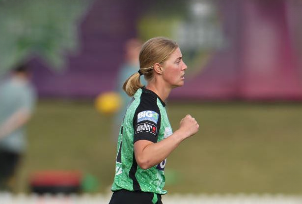 Sophie Day's 4/27 makes Perth Scorchers sweat