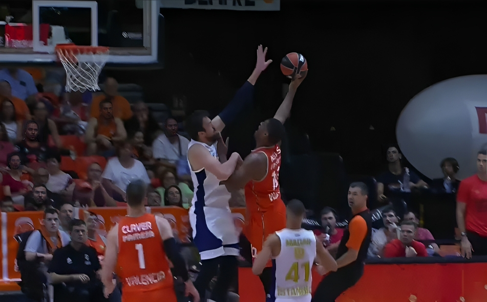 Valencia edge past Fenerbahce 77-74 in a nail-biting contest