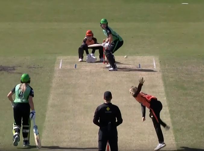 6,4,4,4! Annabel Sutherland smashes all over against Perth Scorchers