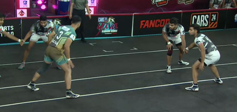 Arjun Rathee takes Murthal Magnets' defenders for a ride