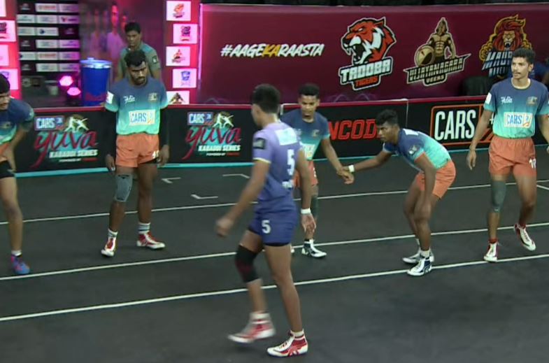 Rohit Yadav injects some momentum with 17 raid points