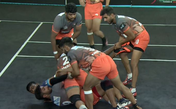 Manish Yadav's resilient tackles against Chambal Challengers