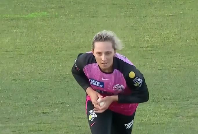 Ashleigh Gardner spins her web with a 3-fer