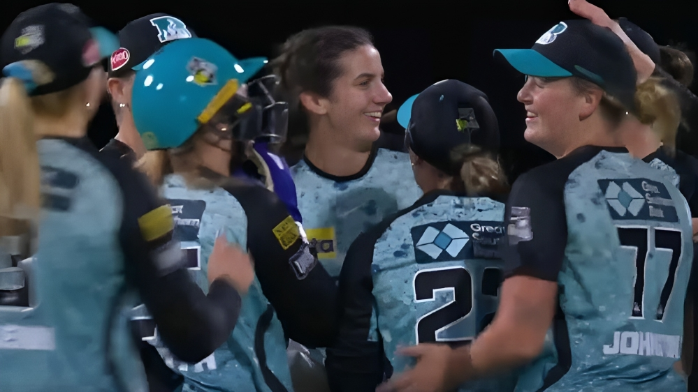 Heat fight hard to pip Stars by 13 runs
