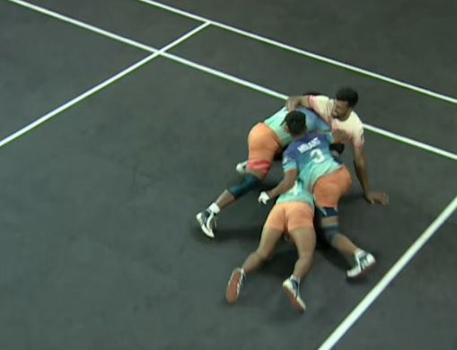 Durgesh Sahu's tackles derails Vijayanagara's raiders