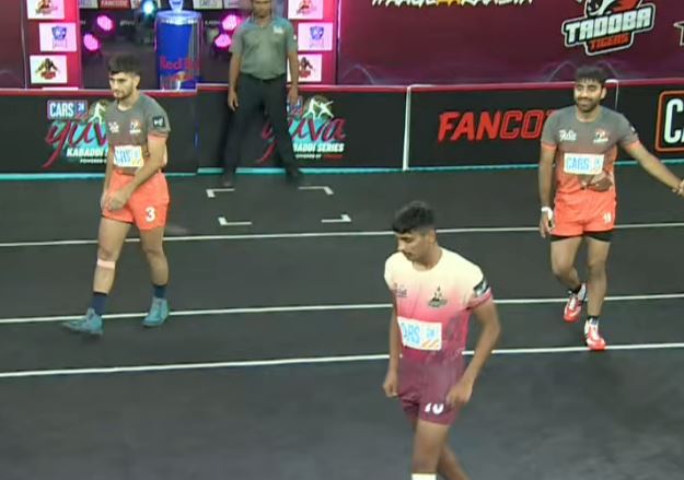Kabaddi Ka Kamaal! Vineeth Kumar displays a cheeky raid