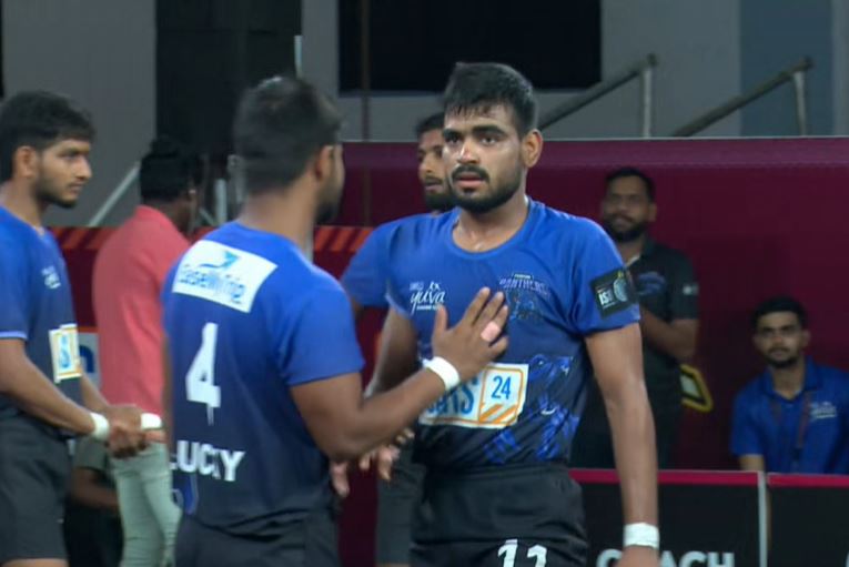 Periyar Panthers fight hard to pip Sindh Sonics 48-39