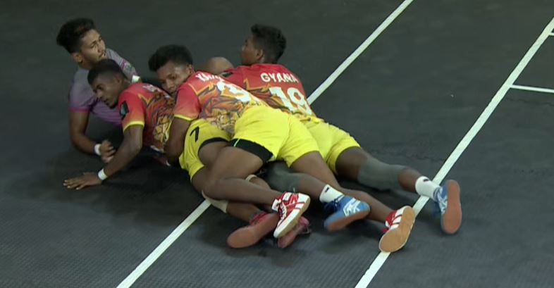 Kamaraju Kadruka's kamaal tackle against Kaziranga Rhinos