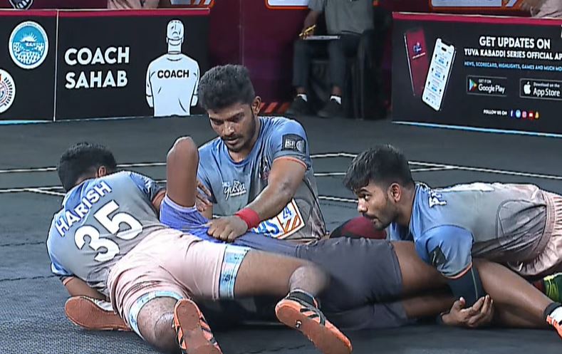 Pavan Gopineedi torments Periyar Panthers' raiders