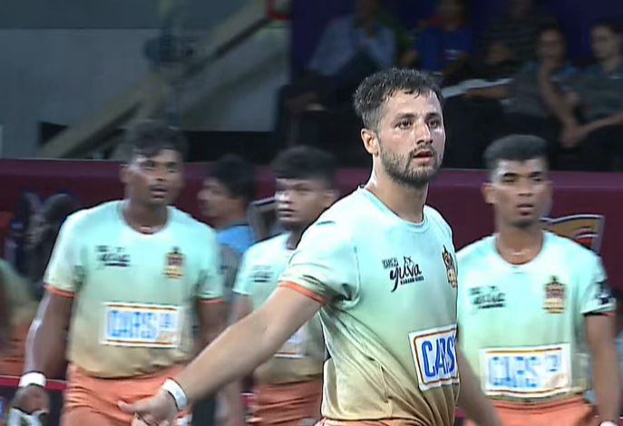 Arjun Rathi dismantles Periyar Panthers' defence