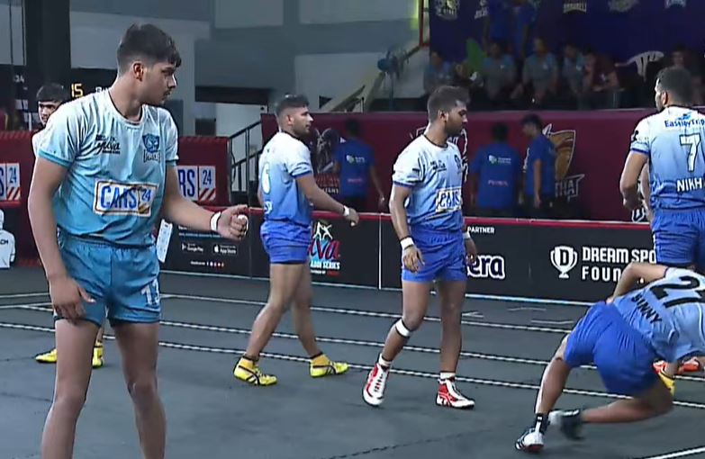 23 Points! Ravi Saket's heroic raids go in vain