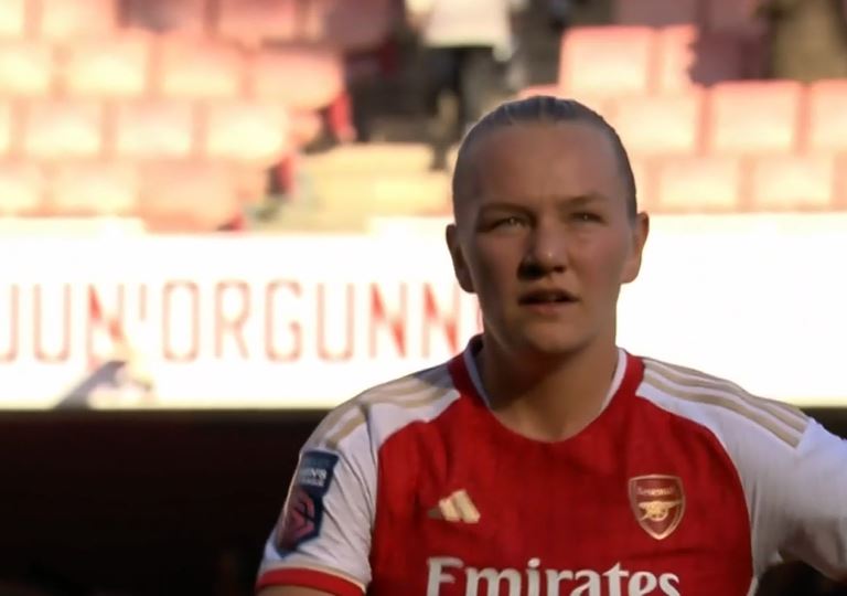 Astonishing Arsenal upset Aston Villa 2-1