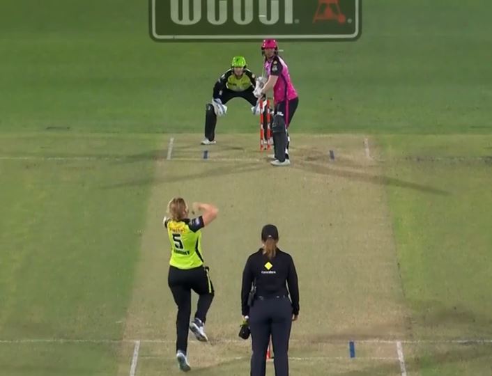 3-fer! Heather Knight puts Sydney Sixers on the backfoot