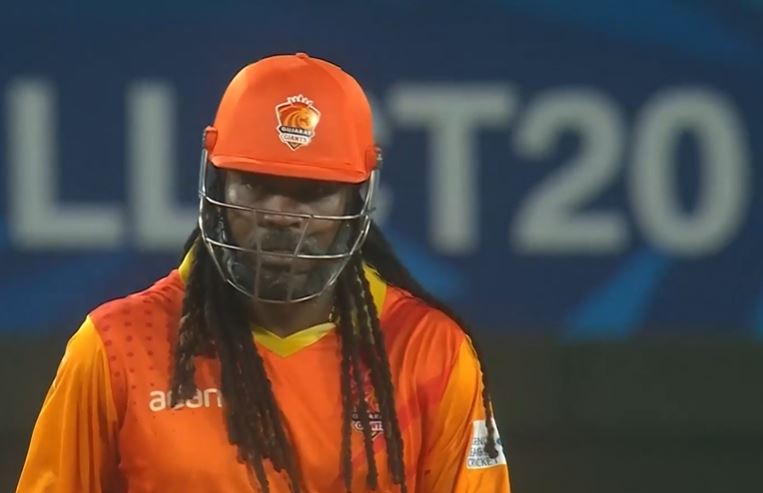 6,6,4,4,4! Gayle Storm hits the JSCA International Stadium