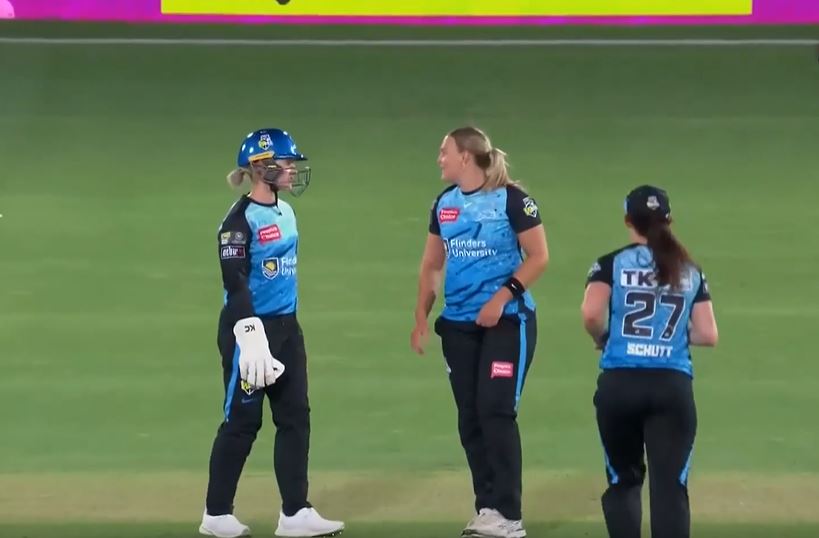 Danielle Gibson sizzles with lethal 3-fer