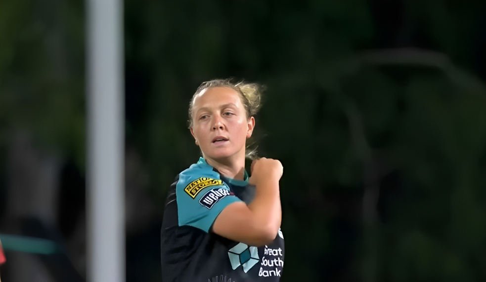 Nicola Hancock quells Melbourne Renegades with 4/20
