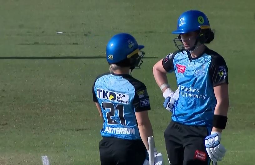 All-round Adelaide Strikers outclass Sydney Thunders by 6 wickets