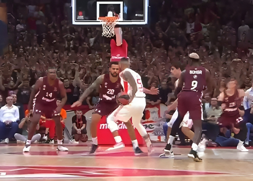 Crvena zvezda hold nerves to beat Bayern Munich 74-68