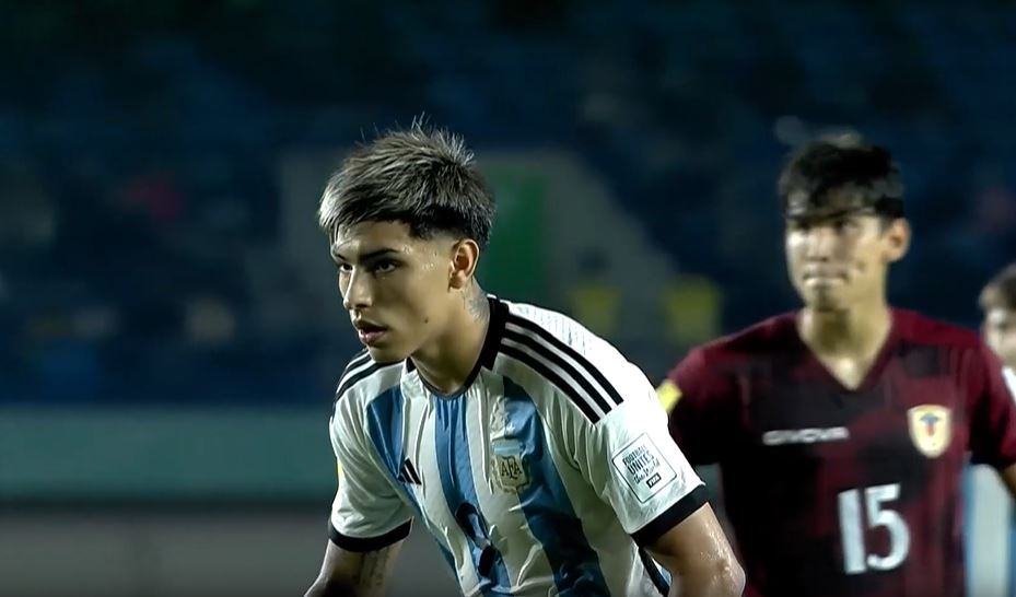 Argentina stun Venezuela 5-0, advance to QF in style