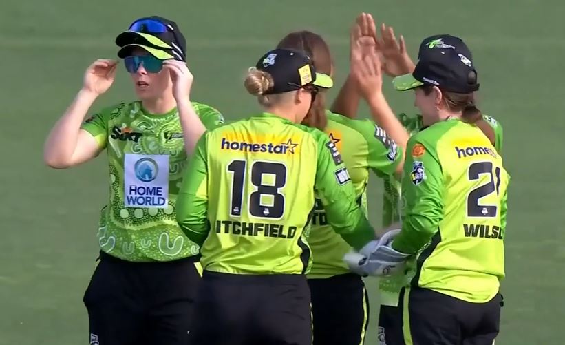Sydney Thunder restrict Melbourne Stars to steal 4-run win