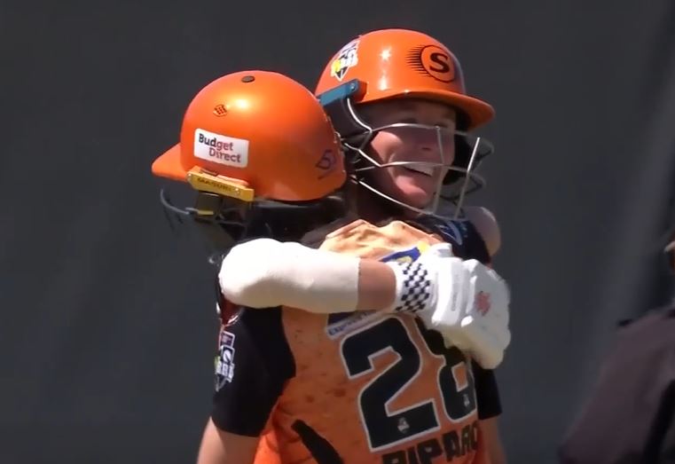 Perth Scorchers sail past Sydney Thunder by 42 runs