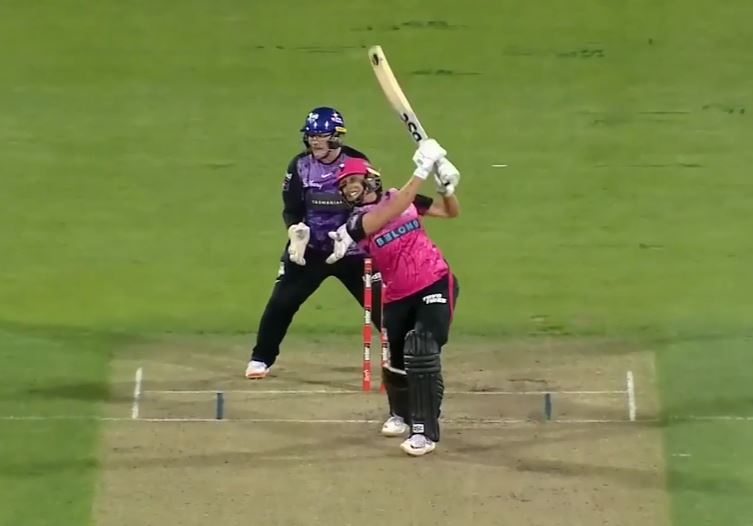 Sydney Sixers inch past Hobart Hurricanes by 3 wickets