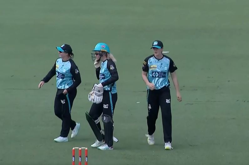 4 for 20! Jess Jonassen outfoxes Hobart batters