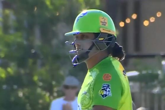 Athapaththu's unbeaten 77 wins it for Sydney Thunder