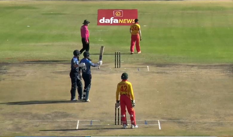 89 off 45! Nikolaas Davin's galvanizing knock